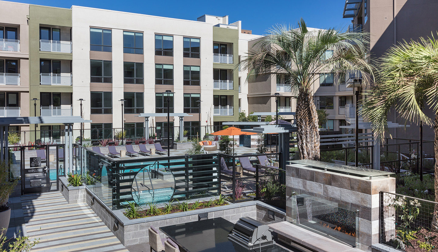 Outdoor common area of an apartment community